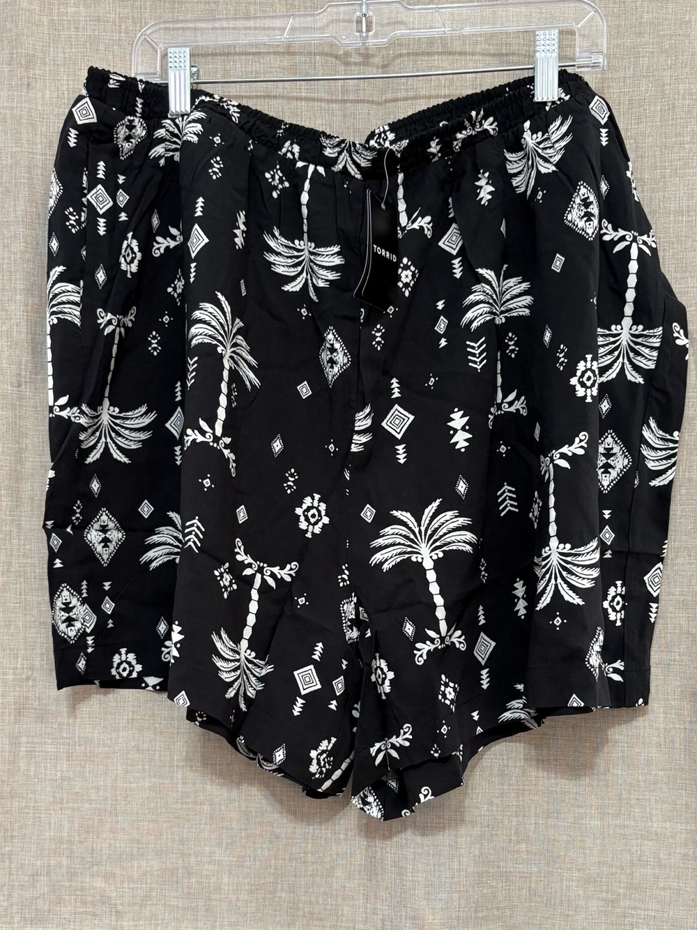Torrid New Women’s 2X Pull On Elastic Waist Pockets Palm Print Shorts